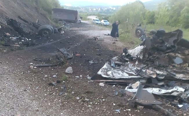 Kamyon uçurumdan yuvarlandı, sürücü öldü