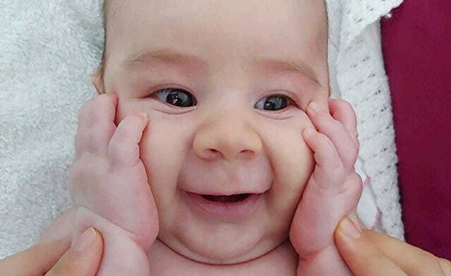 Ödülünü Alp bebeğe hediye etti 