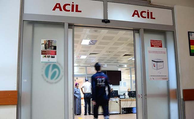 Boynu kanepeye sıkışan çocuk hayatını kaybetti