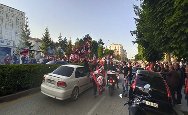1. Lig coşkusu, kutlamalar sürüyor