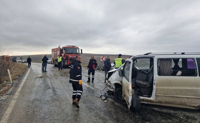 Kafa kafaya çarpıştılar