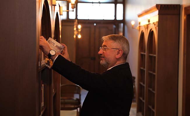 Son dokunuşlar, kitaplar rafta