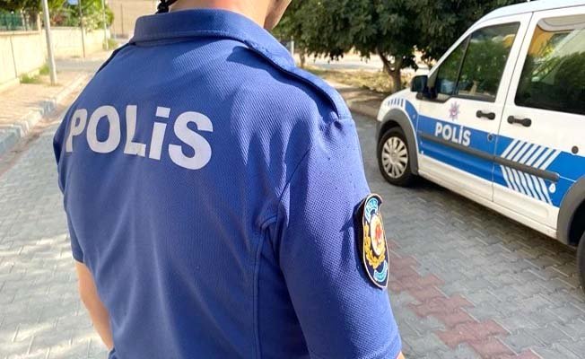 Kendisini jandarma olarak tanıtan dolandırıcıyı polis yakaladı