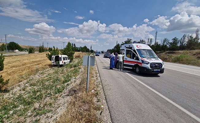 Araç tarlaya uçtu, 7 yaralı