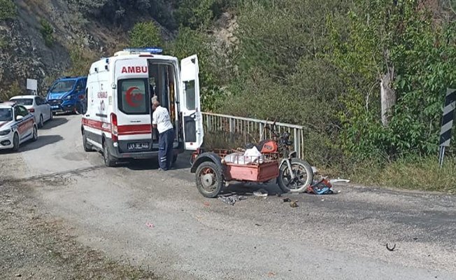 Motosiklet kamyonla çarpıştı: 1 ölü, 1 yaralı