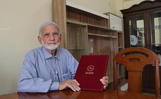 Azmetti 75 yaşında hafız oldu