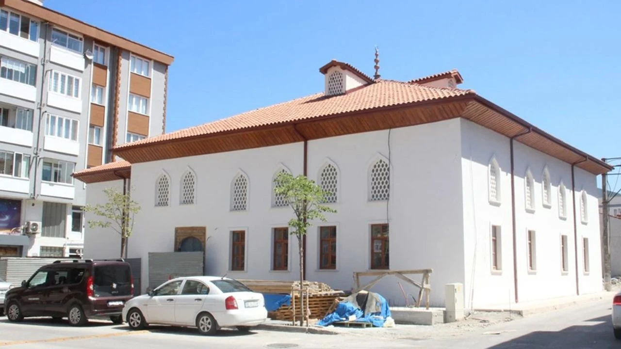 Kulaksız Cami 2 ay sonra ibadete açılıyor