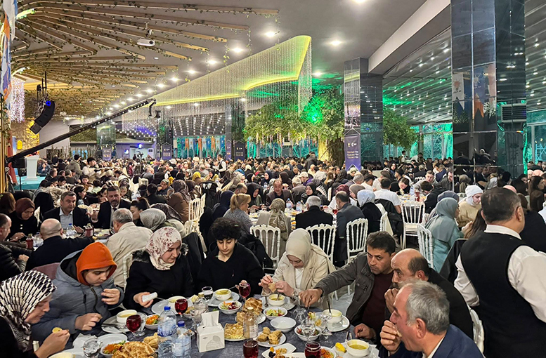 AK Parti vefa iftarına yoğun katılım