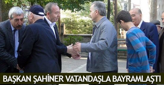  Başkan Şahiner vatandaşla bayramlaştı