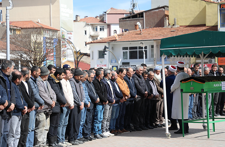 Belediye personeli dualarla defnedildi