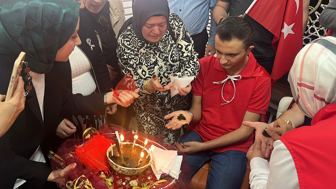 Engelli bireylere asker kınası