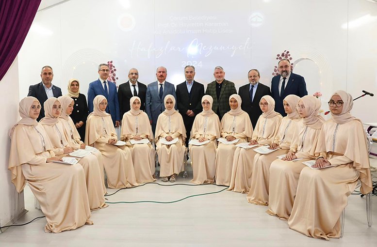 Hafızlık icazetlerini aldılar