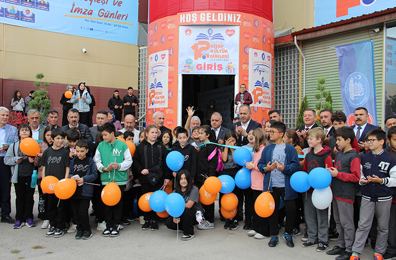 Kapılar kitapseverlere açıldı