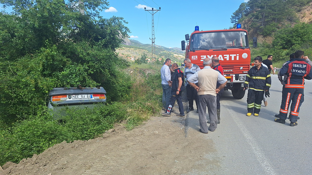 Otomobil şarampole devrildi