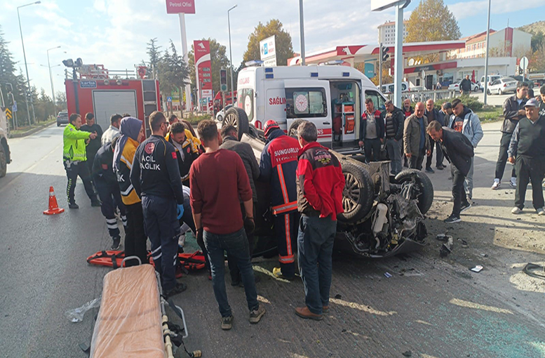 Otomobil takla attı