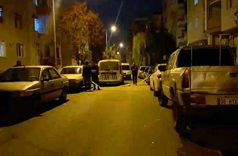 Park halindeki araç kurşunlandı