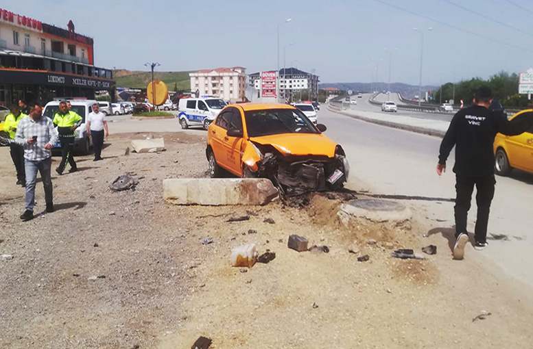 Ticari taksinin kaza anı kamerada