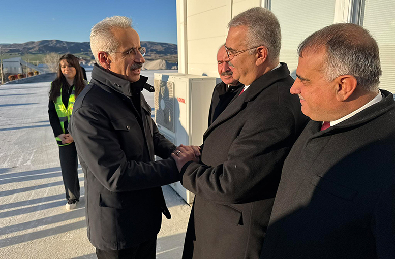Ulaştırma Bakanı şantiyeye geldi