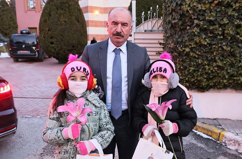 Vali konutu önünde sürpriz görüşme