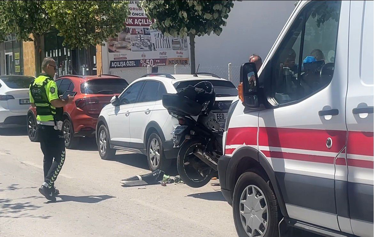 Yayaya motosiklet çarptı