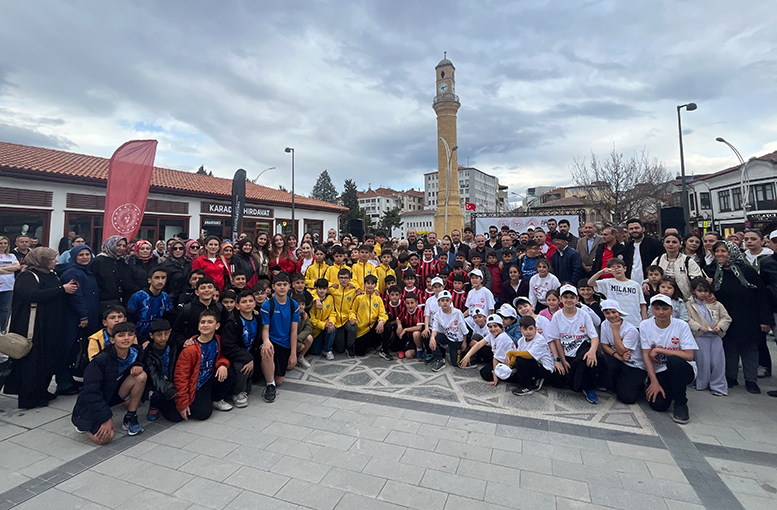 Yüzlerce kişi sağlık için yürüdü